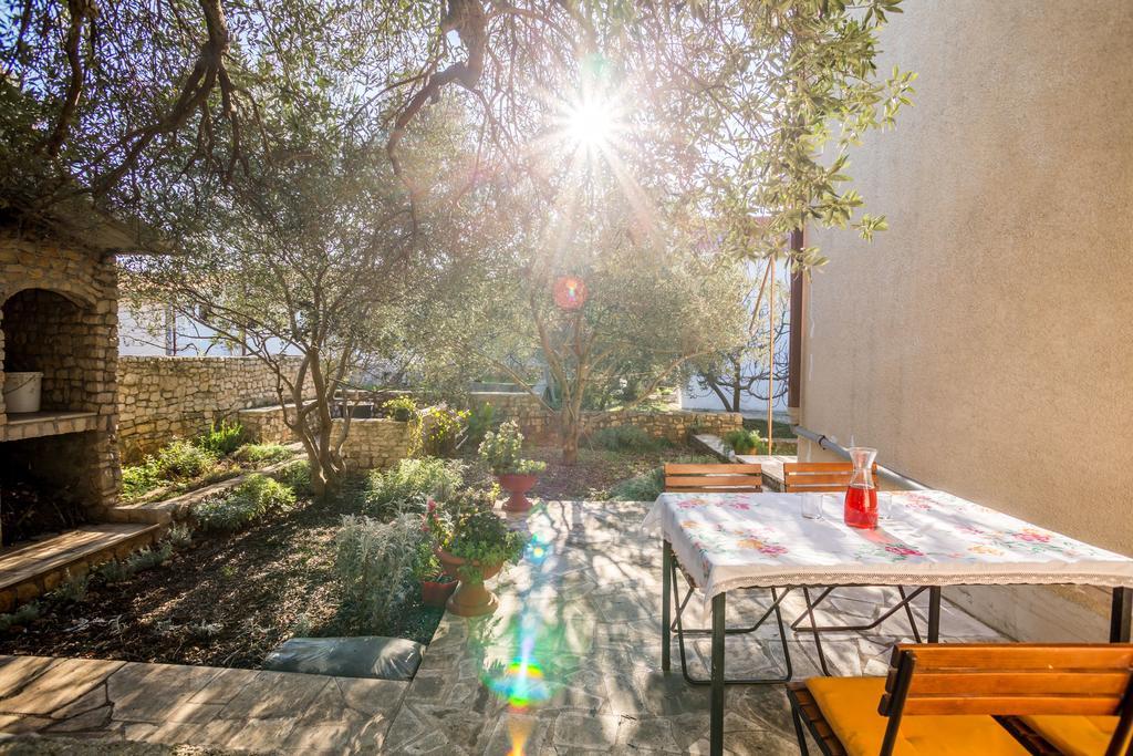 Apartment Srecko Vinišće Εξωτερικό φωτογραφία